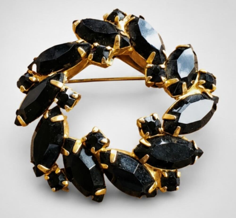 Vintage Black Rhinestone Broochโ Pin, Mid-Century Round Glass Wreath go-101